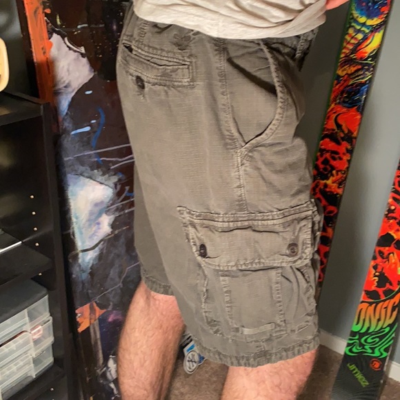 American Eagle Olive Green Cargo shorts - Picture 3 of 8